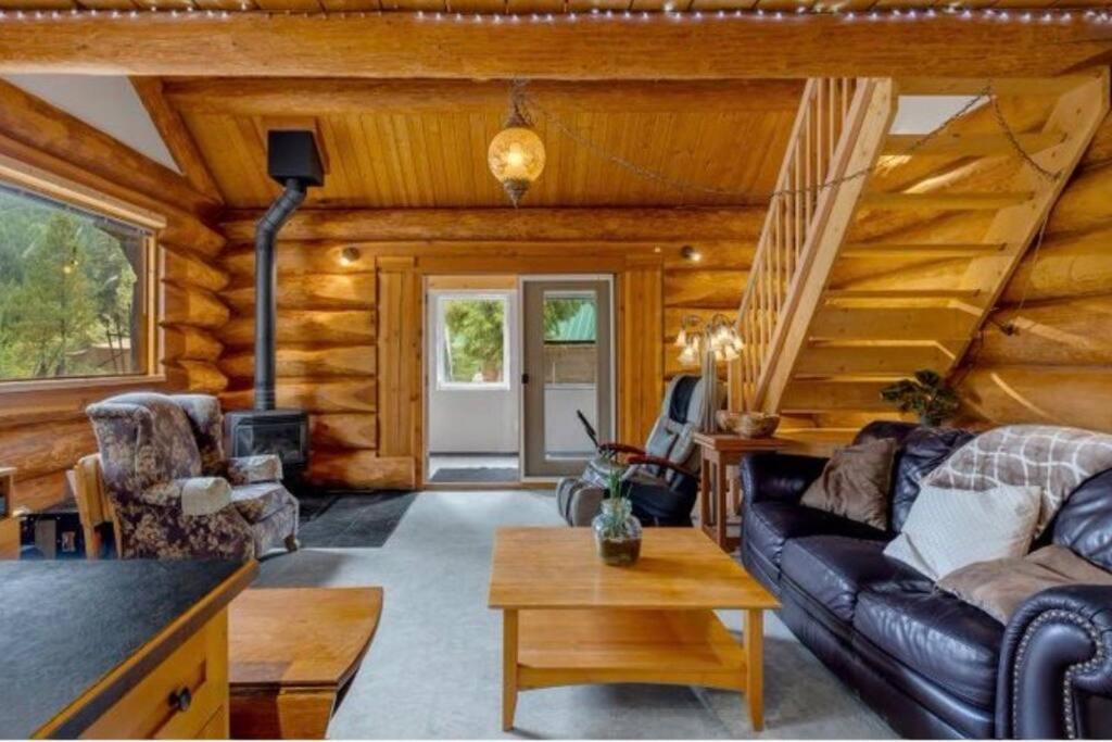 基洛纳Authentic Lofted Log Cabin With Hot Tub别墅 外观 照片