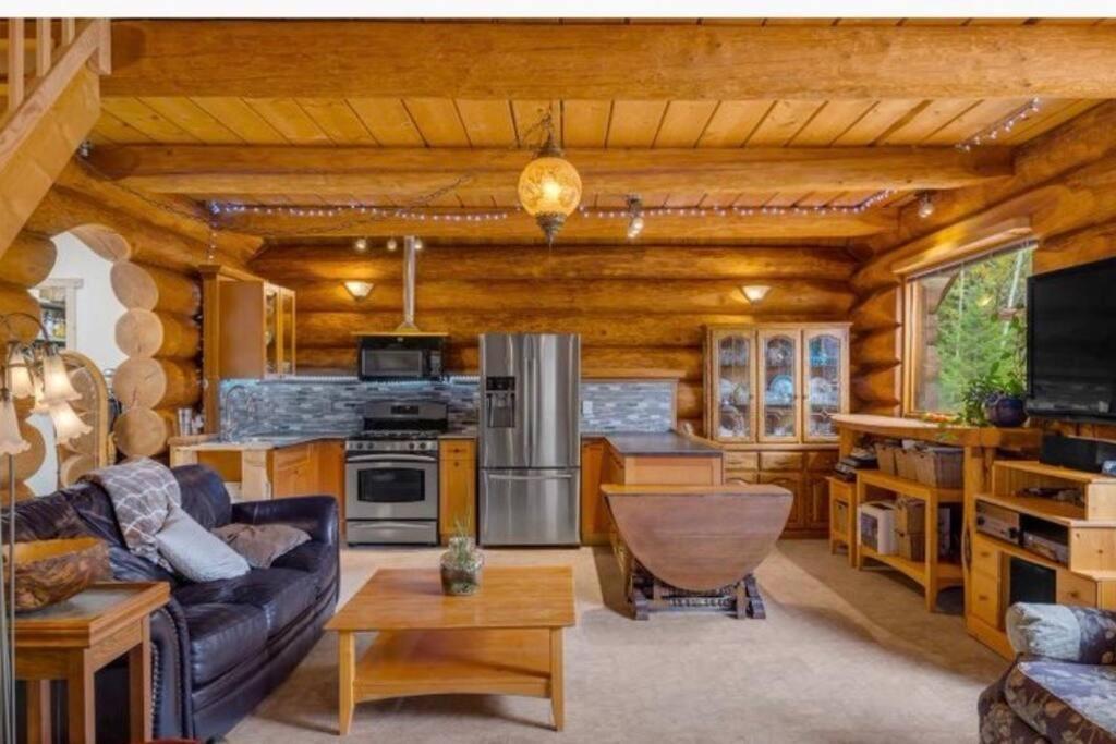 基洛纳Authentic Lofted Log Cabin With Hot Tub别墅 外观 照片